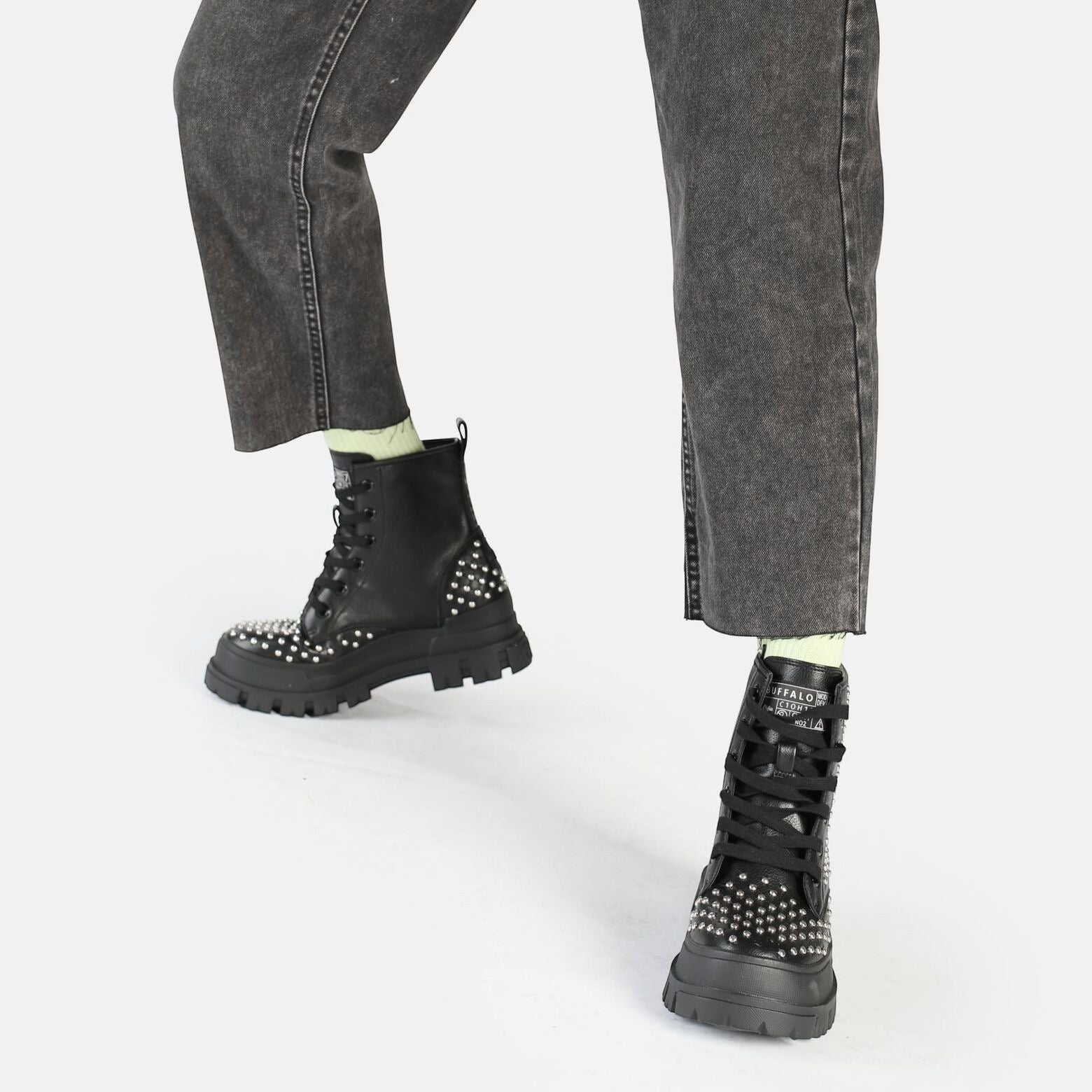 Buffalo 1622165 - Must