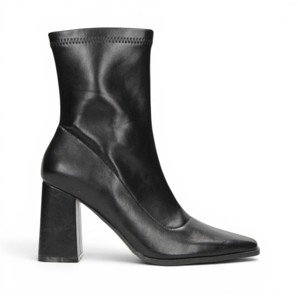 Claudia Ghizzani 2DD0111401 - Must