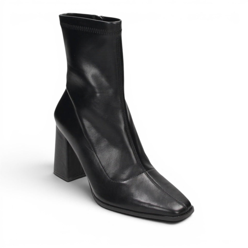 Claudia Ghizzani 2DD0111401 - Must