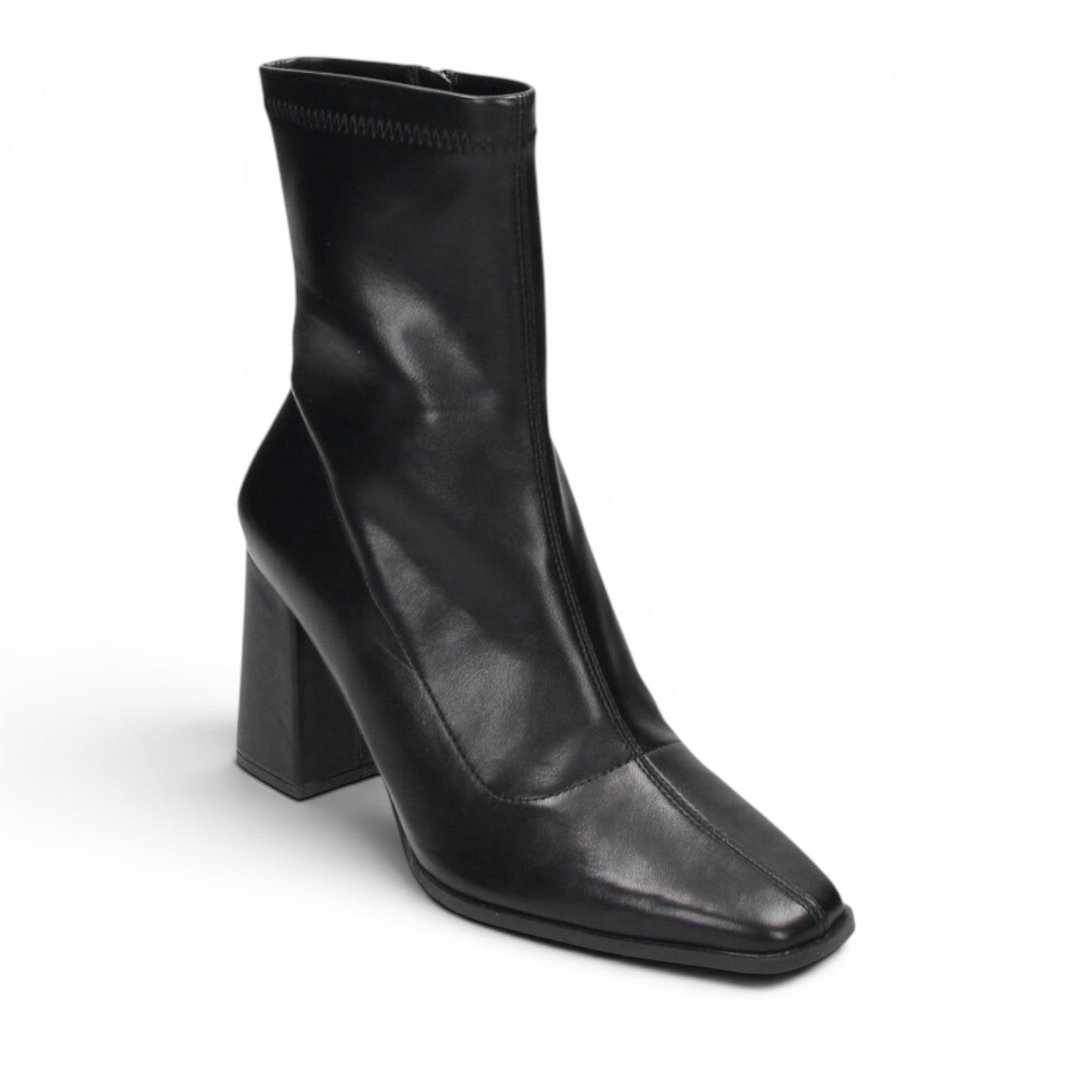 Claudia Ghizzani 2DD0111401 - Must