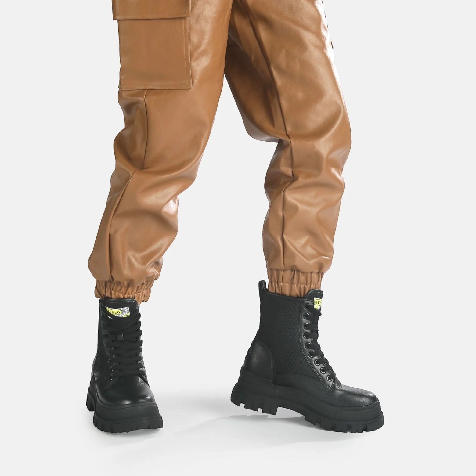 Buffalo 1622069 - Must