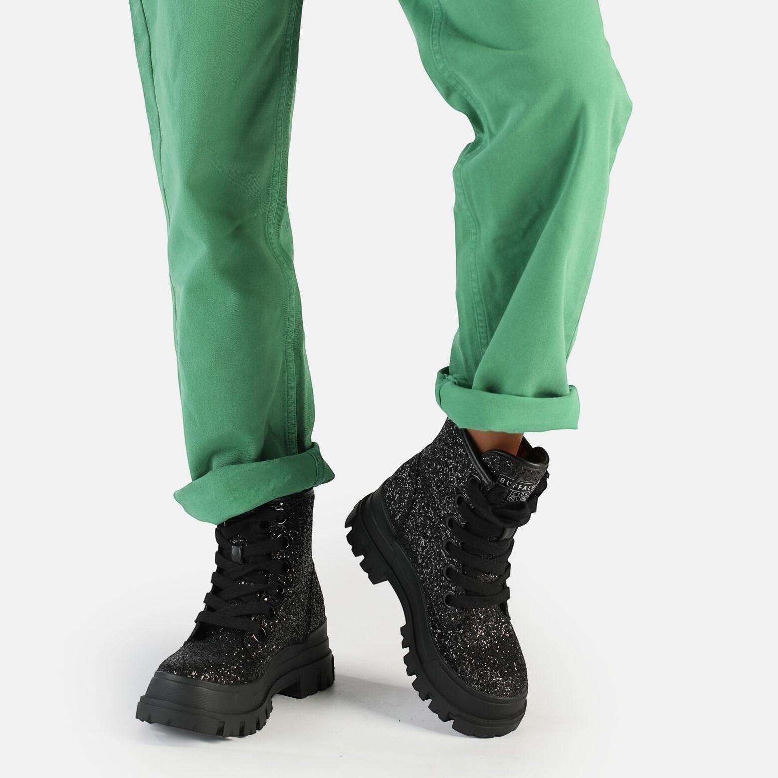 Buffalo 1622144 - Must