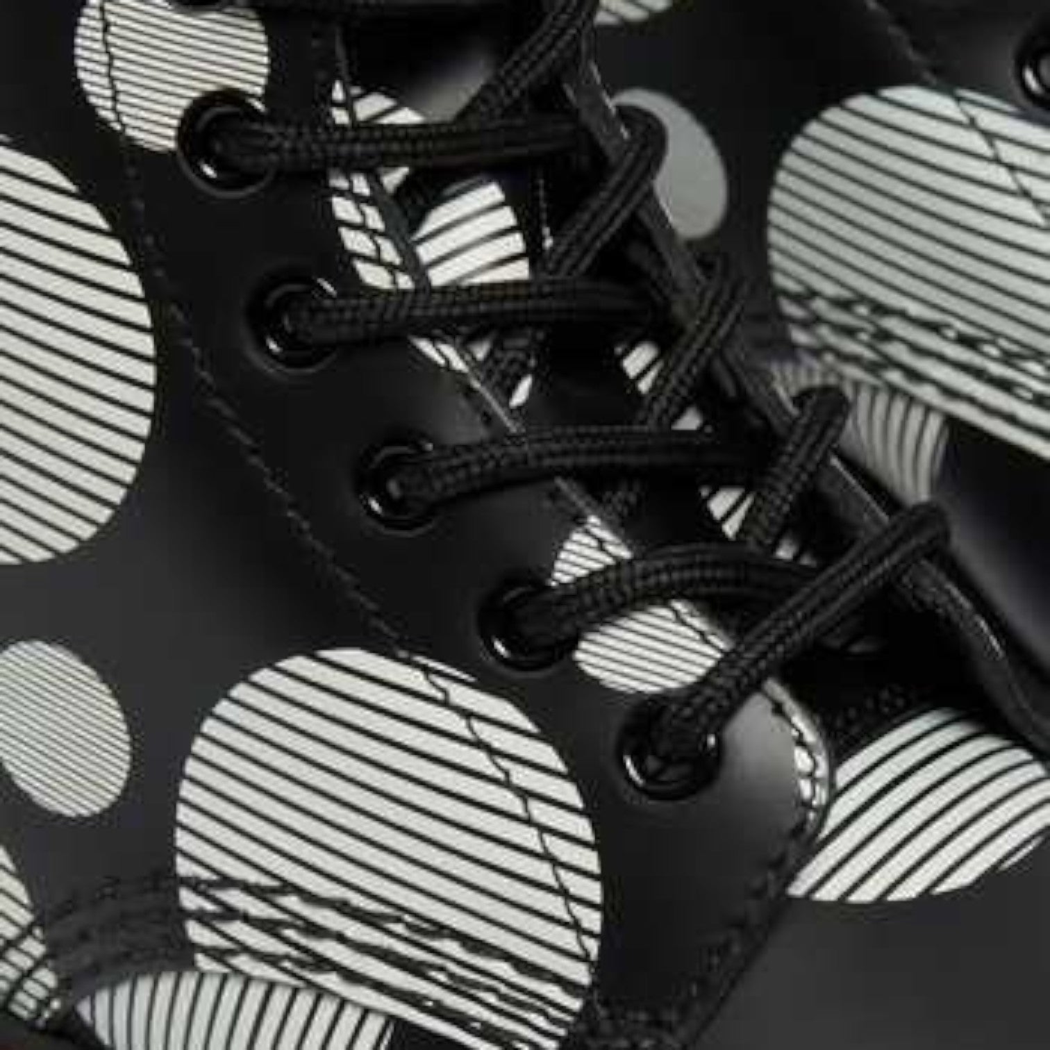 Dr. Martens 26876009 - Must/Valge