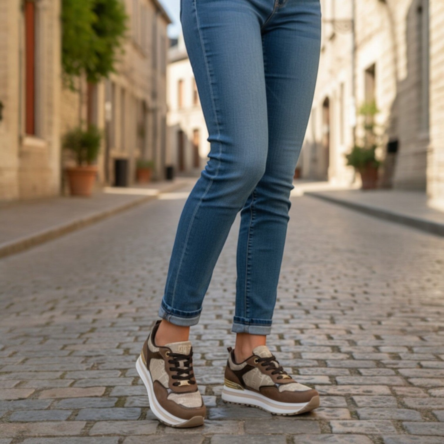 Laura Biagiotti 9241 - Pruun