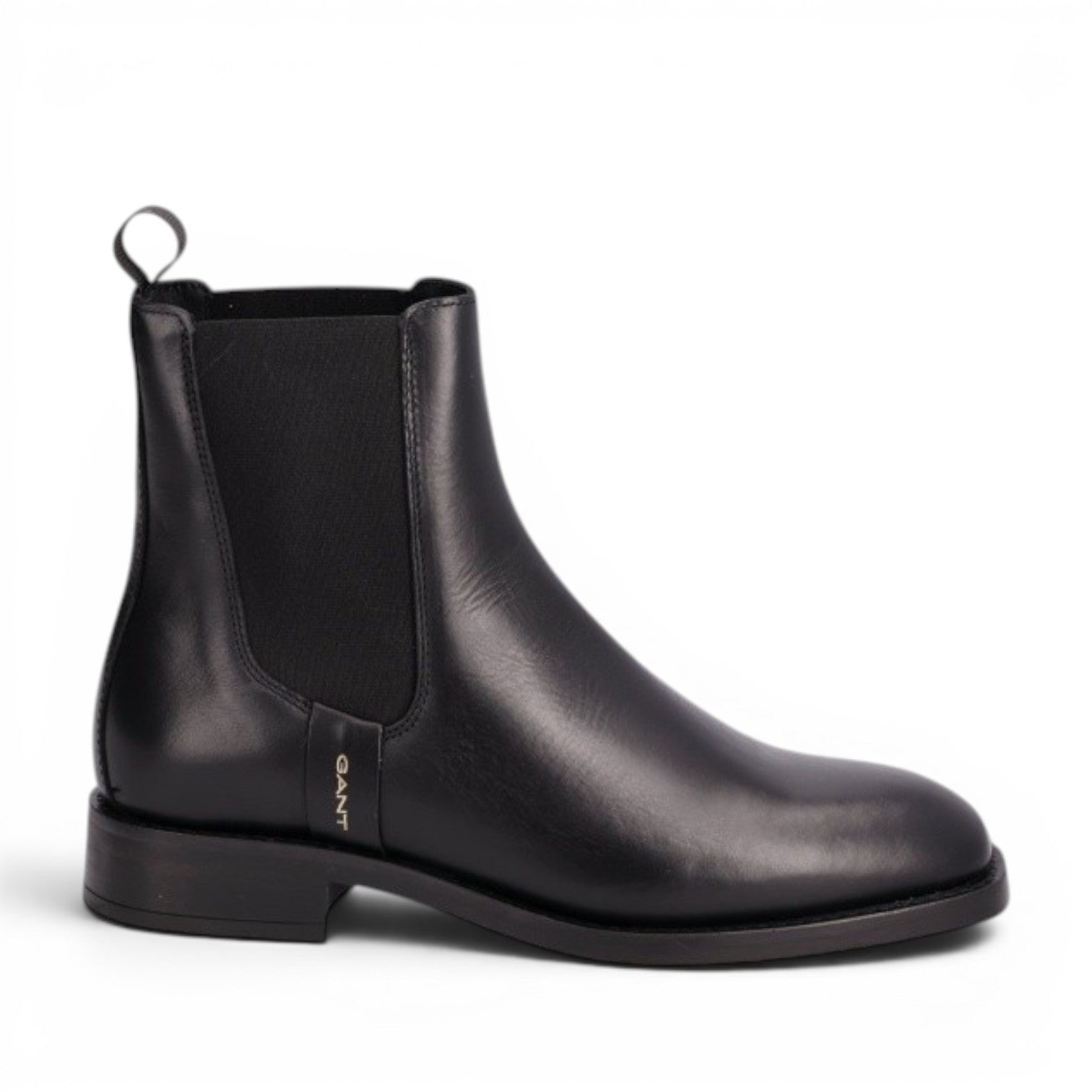 GANT black leather Chelsea boots with elastic side panels and a pull tab. Made in Portugal.