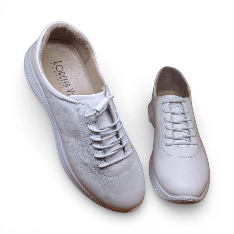 My Store Loretta Vitale 462 white leather sneakers with lace-up closure and rubber sole.