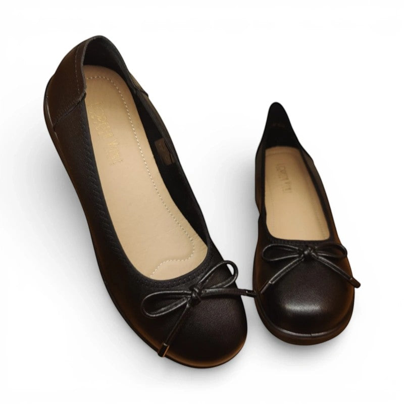 My Store Loretta Vitale black leather ballet flats with bow detail. Leather lining and rubber sole.