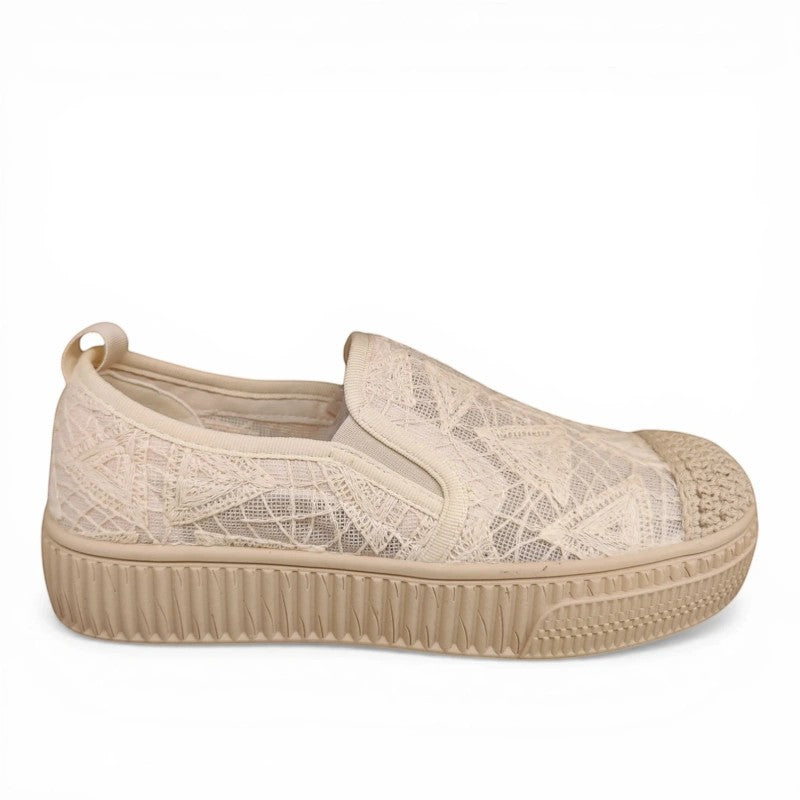 My Store Loretta Vitale W1902 beige lace slip-on sneakers with removable leather insole and rubber sole.
