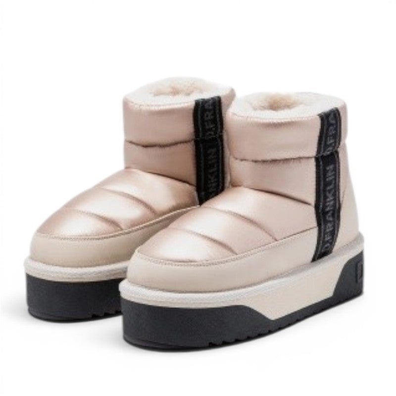 My Store Nordic V2 Low Bomb beige quilted synthetic puffer boots with fluffy lining and thick platform sole.