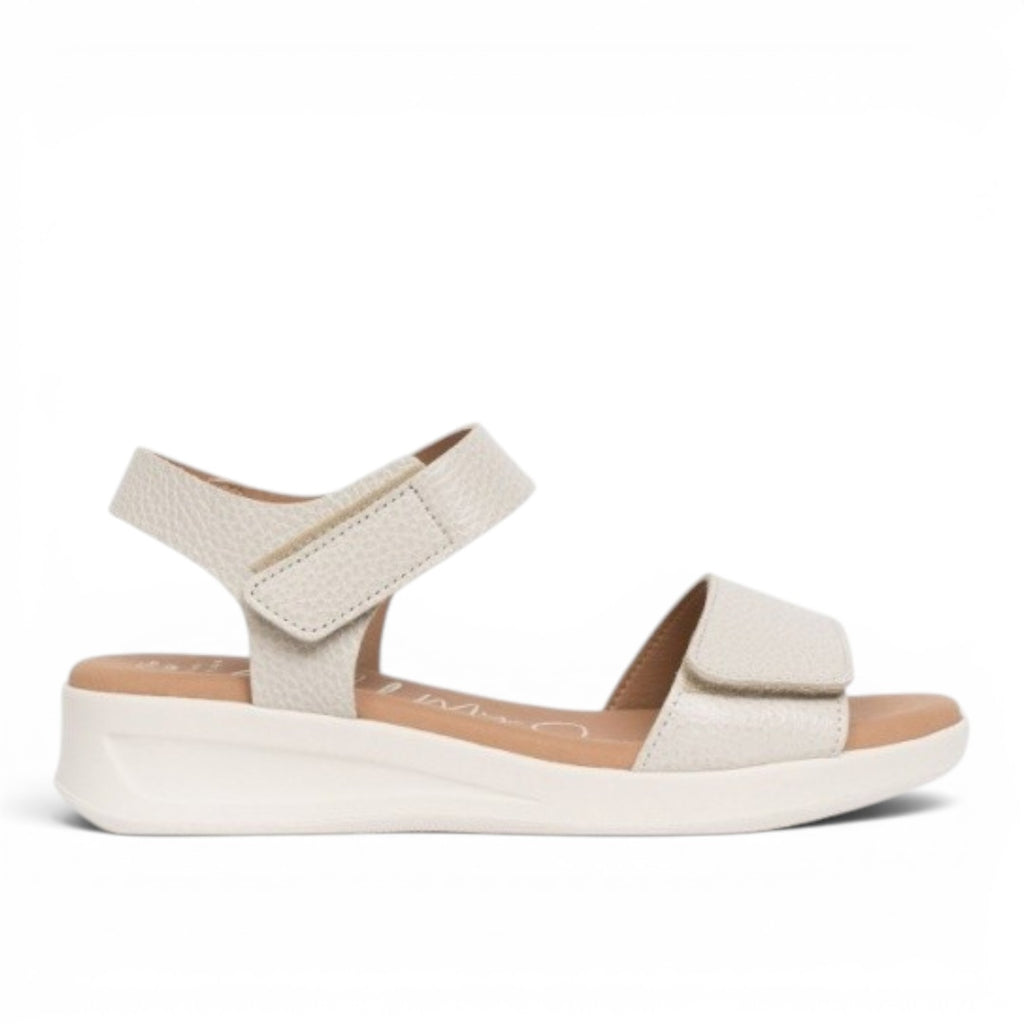 My Store beige leather sandals with adjustable velcro straps and gel insole. Model 5183.
