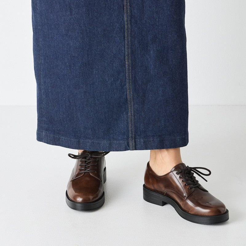 My Store Tamaris brown synthetic lace-up oxfords with a glossy finish and round toe.