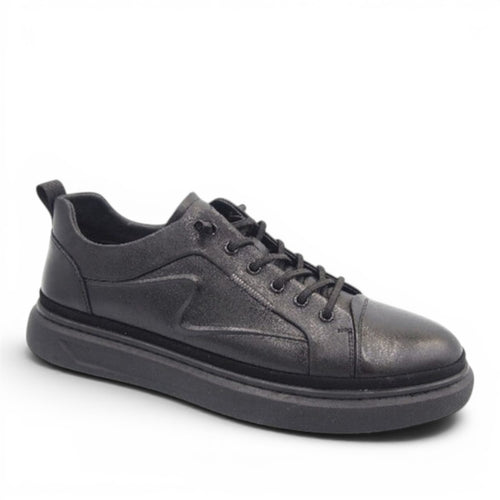 ShoeShop black leather low-top sneakers with a textured design and thick sole. Model W9405.