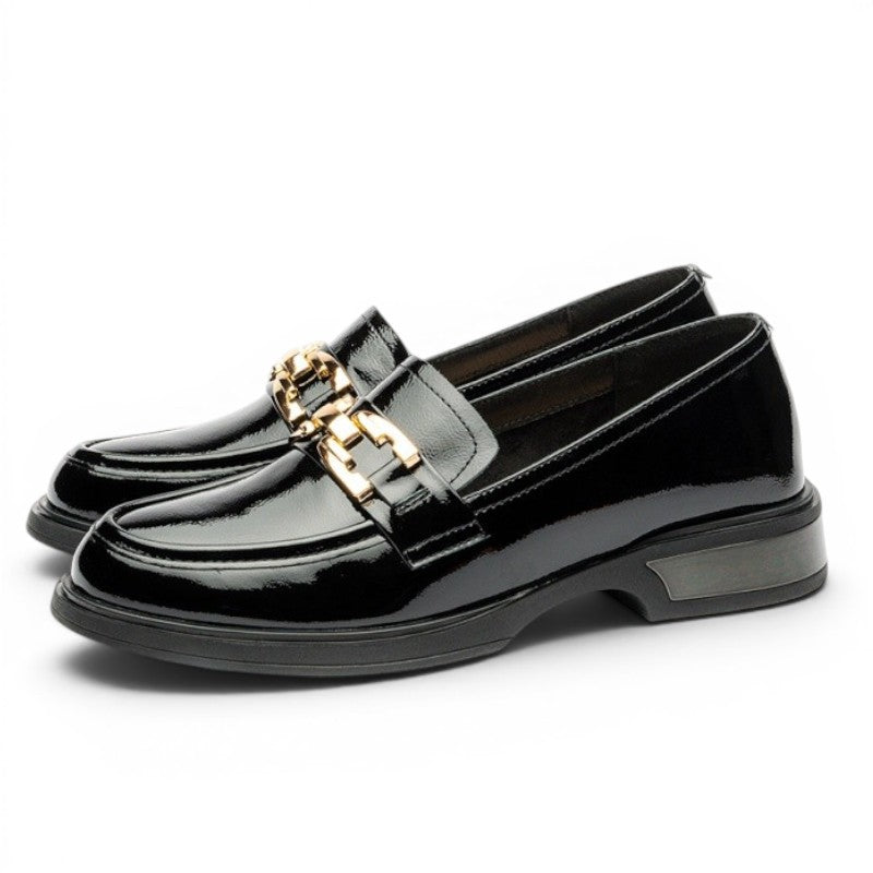 ShoeShop black patent leather loafers with gold chain detail and 3.5cm heel. Elegant, classic design.