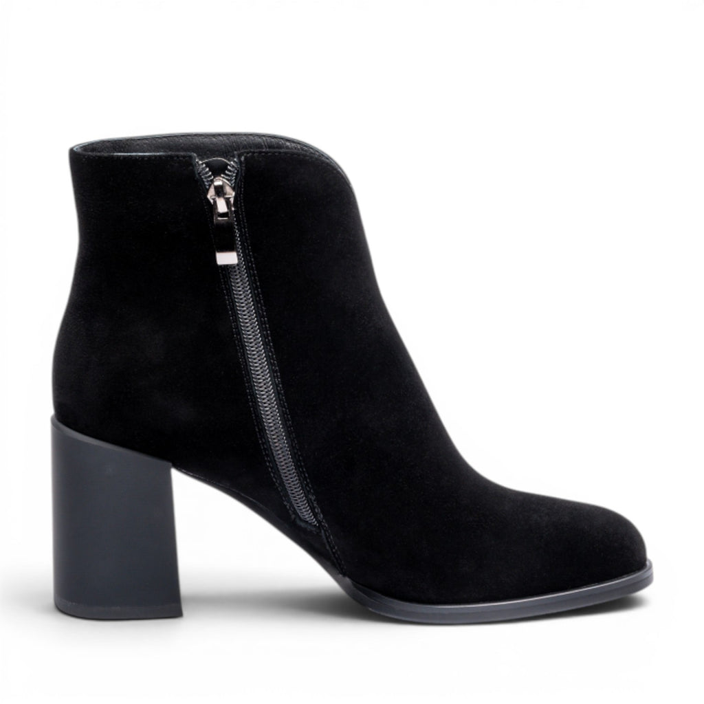 ShoeShop black suede ankle boots with block heel and side zipper. 7cm heel height.