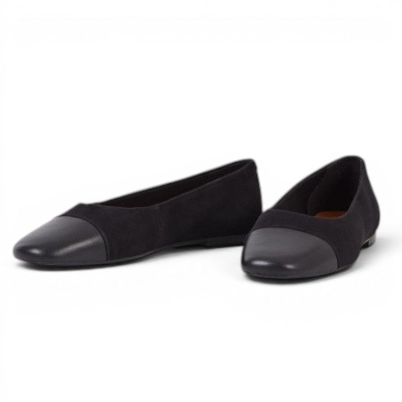 ShoeShop black suede and leather ballet flats with round toe and low 11mm heel. Textile lining, leather insole.