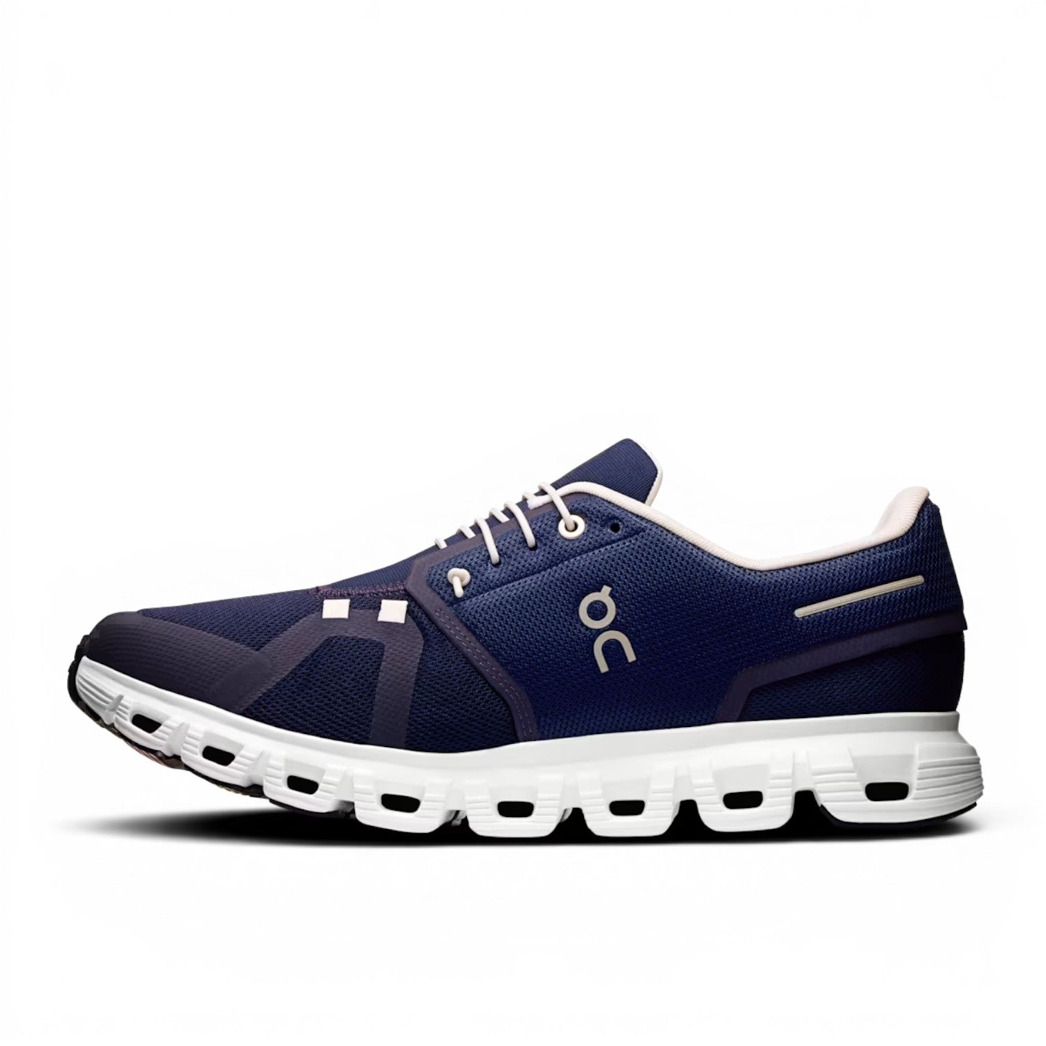 ShoeShopHere navy blue ON Cloud 6 running shoes with white laces and white sole. Made from recycled polyester.