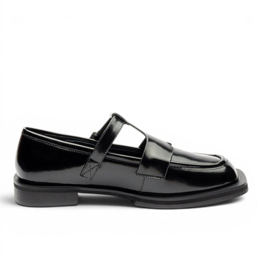 ShoeShop Uncle Paul MILVI black leather loafers with strap detail and square toe.