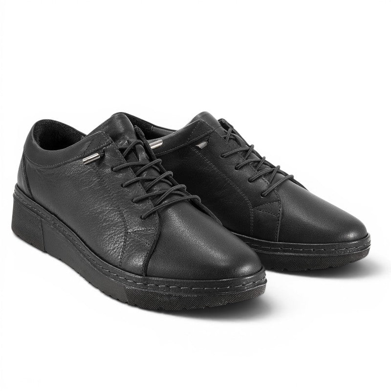ShoeShop Loretta Vitale 5277 black leather lace-up sneakers with a rubber sole and silver hardware detail.