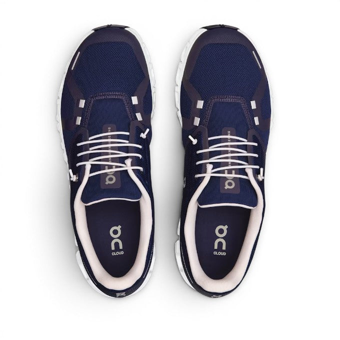 ShoeShop ON Cloud 6 navy blue mesh running shoes with white laces and soles, designed for all-day comfort.