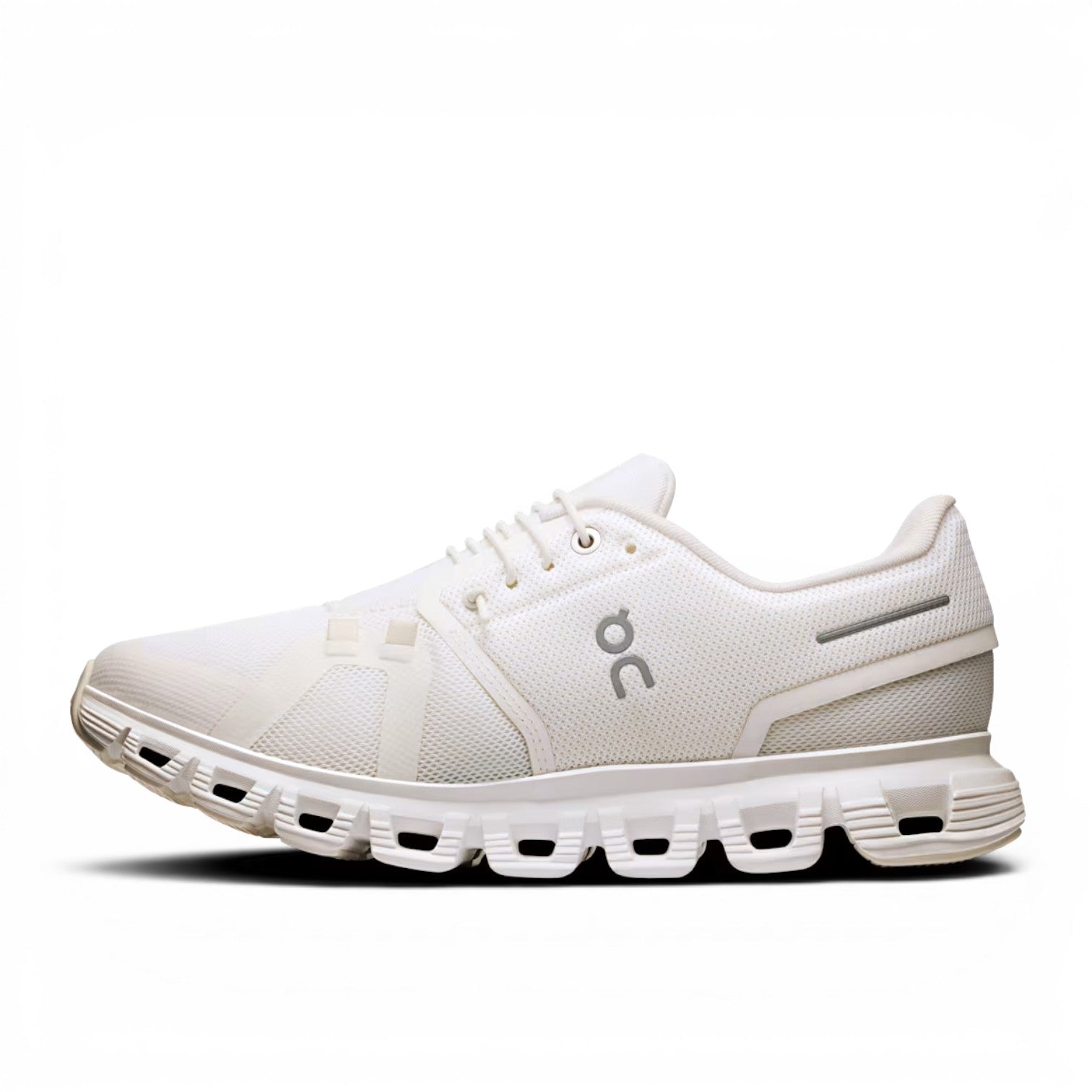 ShoeShop ON Cloud 6 white recycled polyester running shoes with CloudTec cushioning and Speedboard plate.