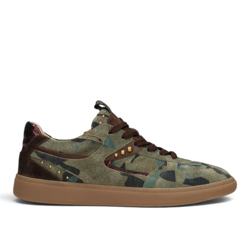 ShoeShop Poelman 13POE Skye sneakers in green camouflage suede and textile with a brown rubber sole and gold studs.