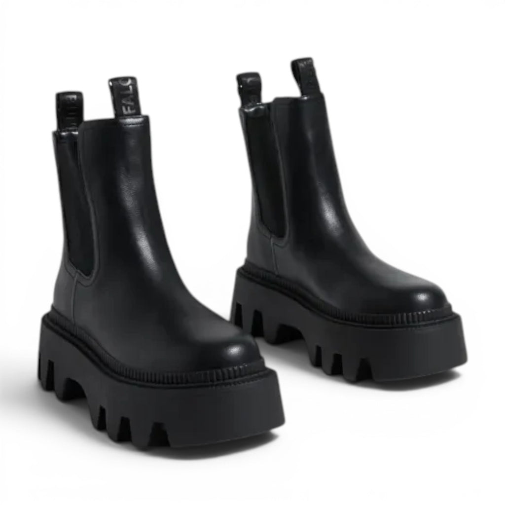 ShoeShop black leather Chelsea boots with chunky platform sole and elastic side panels. Model 1622356.