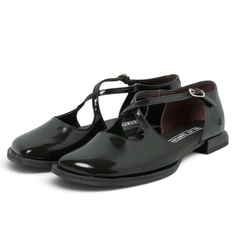 ShoeShop ART 2002 black patent leather Mary Jane shoes with cross-strap design and rubber sole