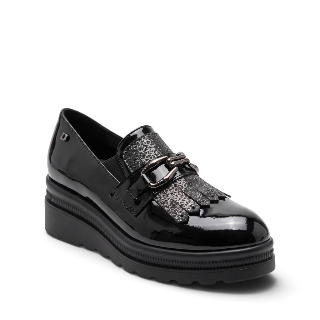 ShoeShop black patent leather platform loafers with fringe detail, metallic buckle, and 5cm rubber sole
