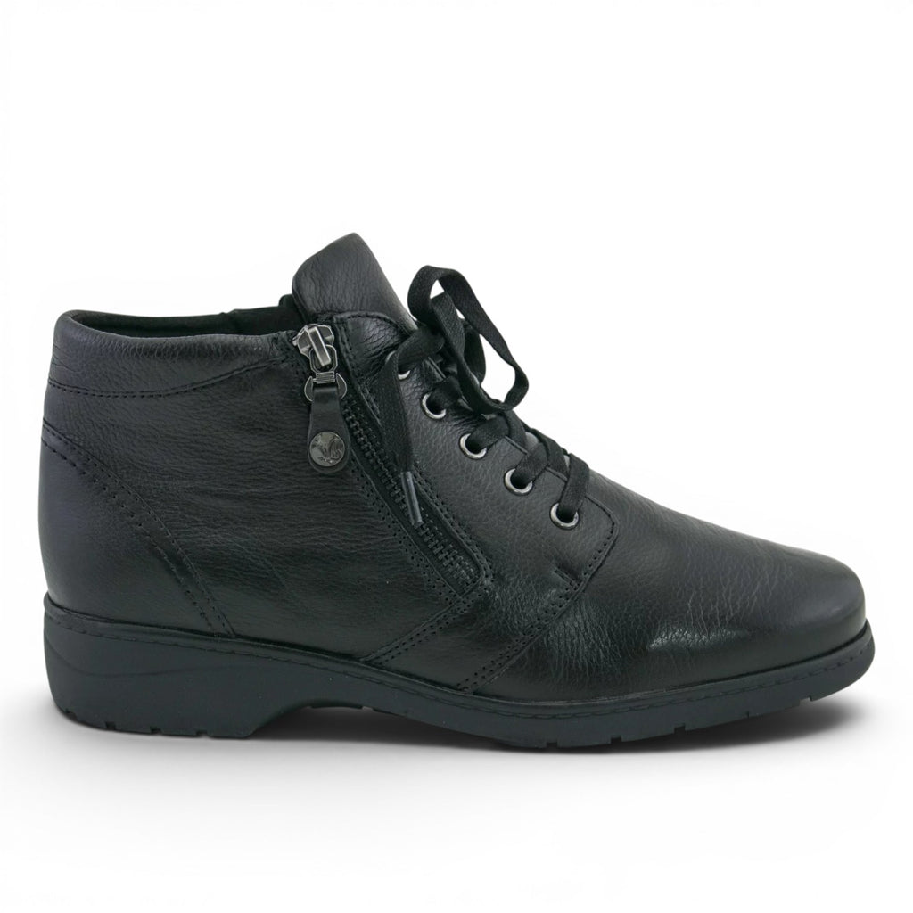 ShoeShop Caprice black leather ankle boots with side zipper and lace-up closure for a comfortable casual fit.