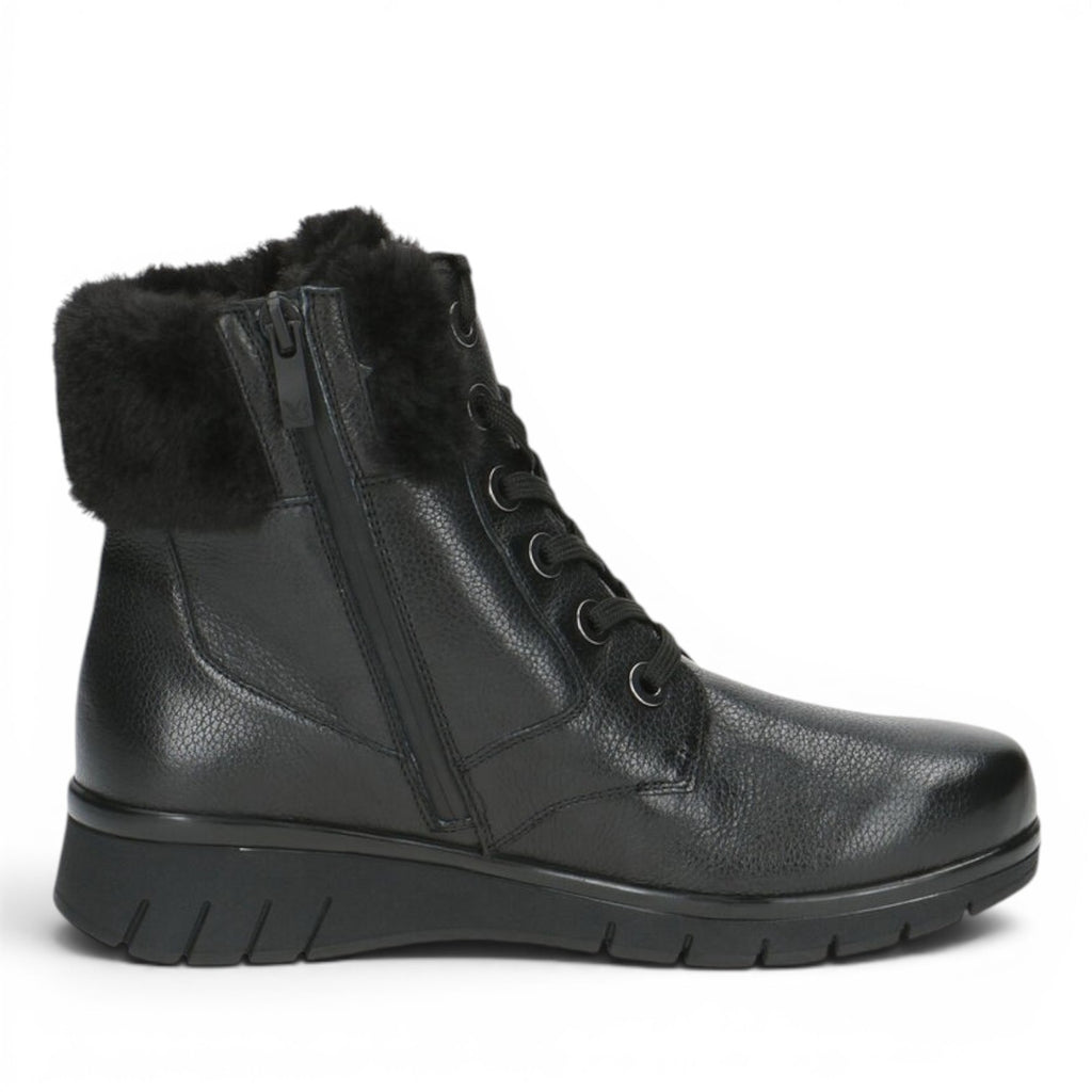 ShoeShop Caprice black leather ankle boots with faux fur collar, side zipper, and lace-up front for winter comfort.