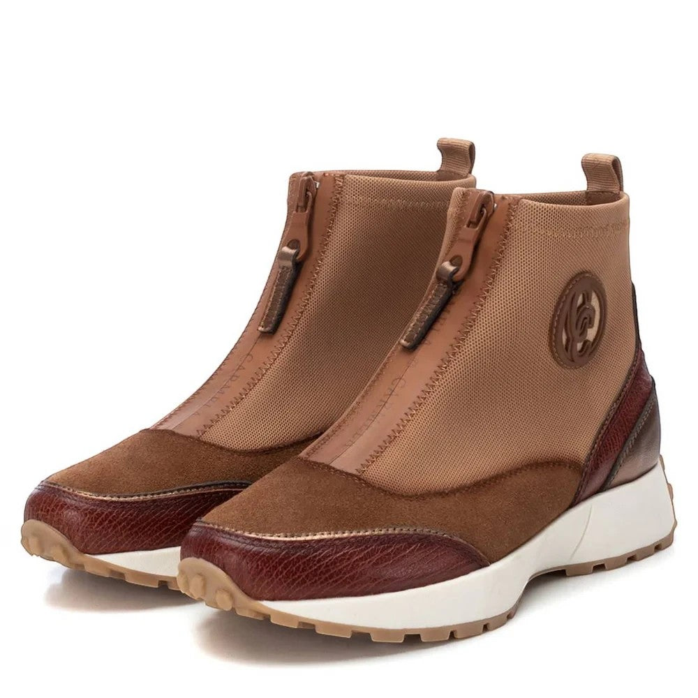 ShoeShop Carmela 161204 brown ankle sneakers with front zip, suede and textured leather details, and white lug sole.