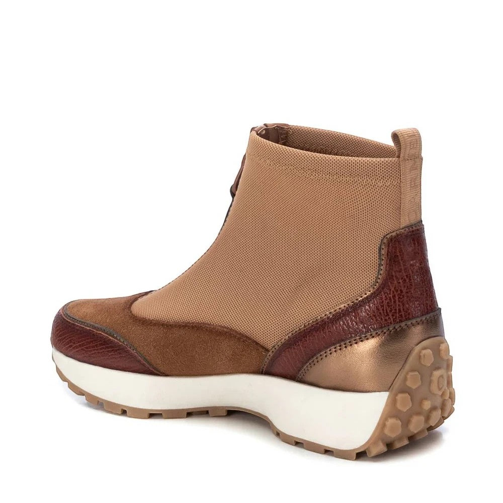 ShoeShop Carmela 161204 brown ankle boots with mixed leather, suede, and knit fabric, featuring a chunky white sole.