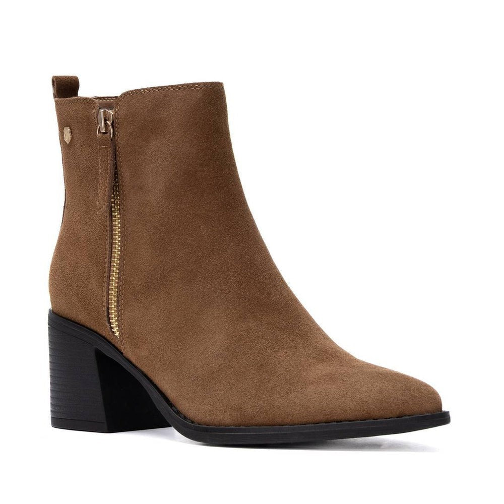 ShoeShop Carmela brown suede ankle boots with a side zipper, block heel, and pull tab for easy wear.
