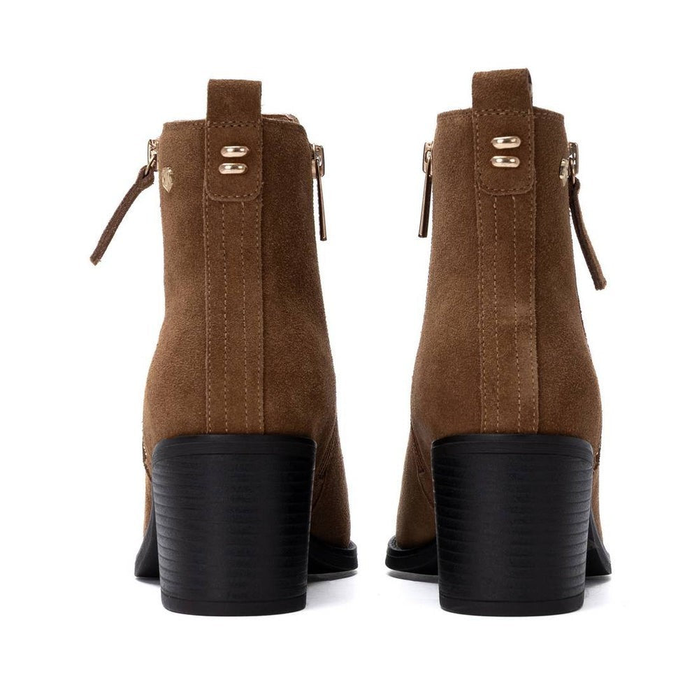 ShoeShop Carmela brown suede ankle boots with block heels, side zippers, and pull tabs, rear view