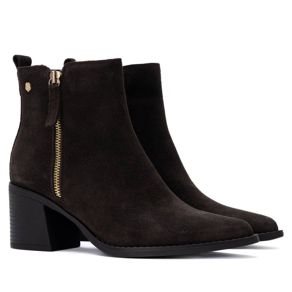 ShoeShop Carmela brown suede ankle boots with a side zipper, block heel, and pull tab for easy wear.