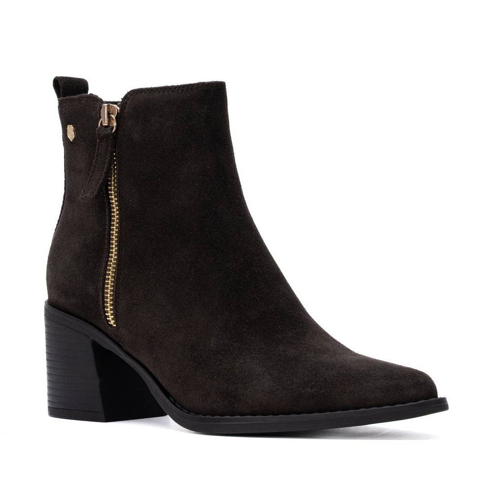 ShoeShop Carmela suede ankle boots in dark brown with a side zipper, block heel, and pull tab.