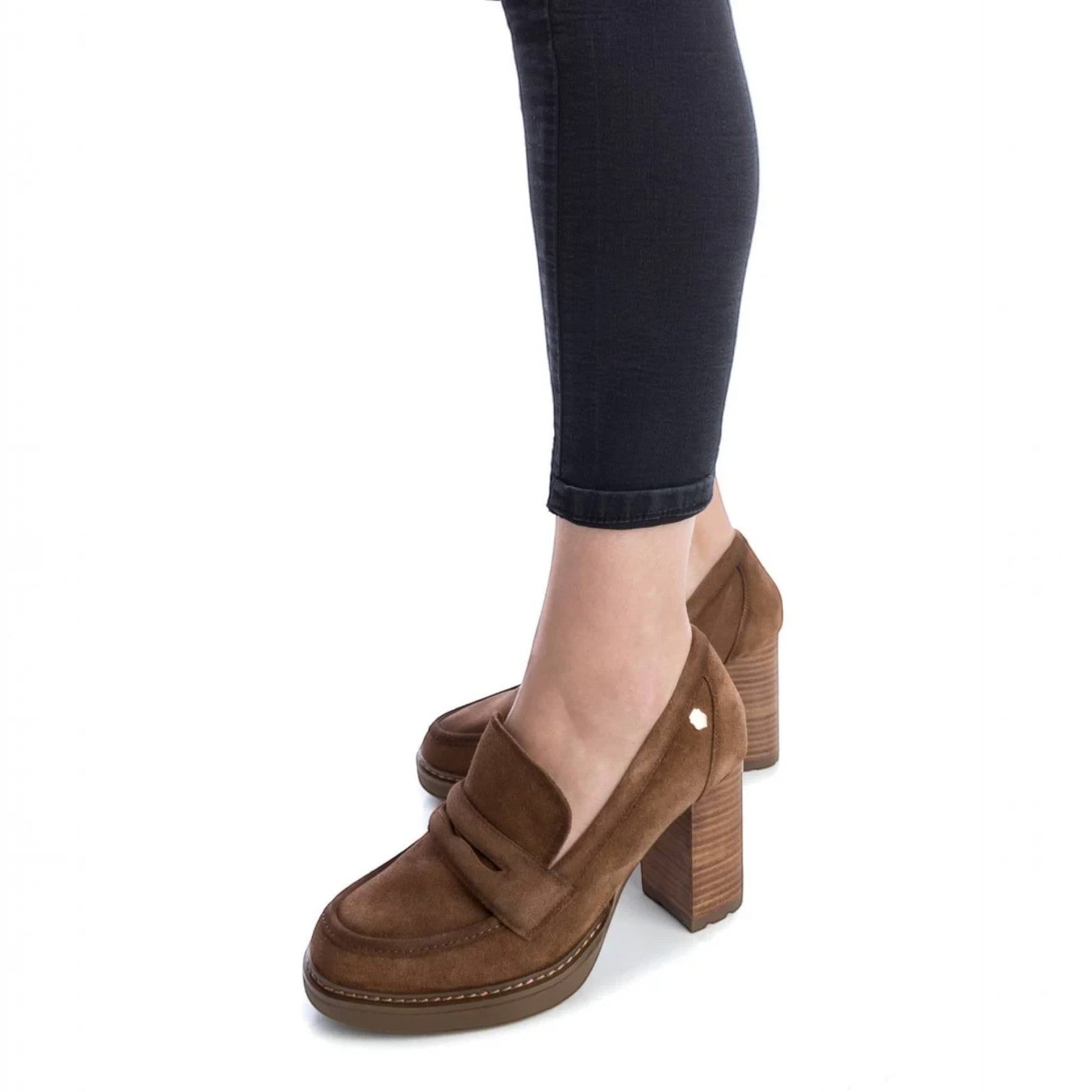 ShoeShop Carmela 161137 brown suede loafers with a chunky block heel worn with black skinny jeans.
