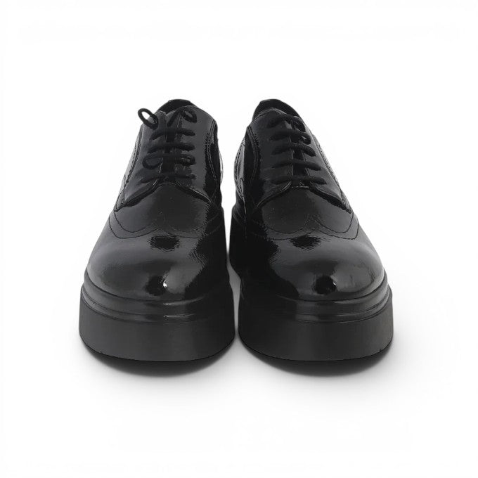 ShoeShop Comart 2C5319 black patent leather platform brogues with lace-up closure and wingtip detailing.