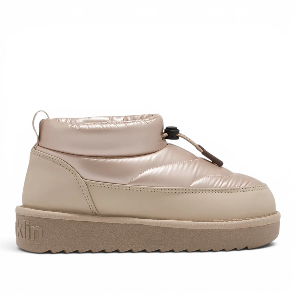 ShoeShop D.Franklin 370016 beige quilted puffer ankle boots with a thick platform sole and toggle lace closure.