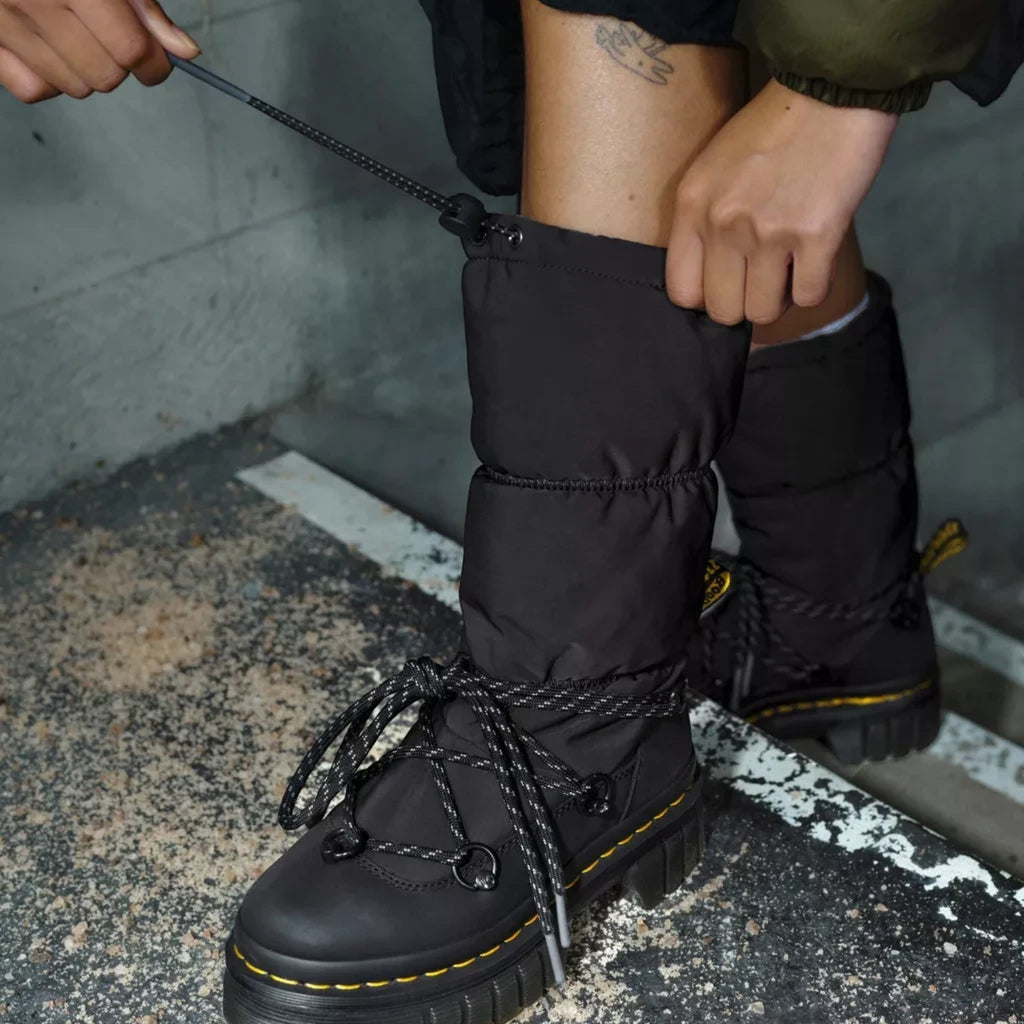 ShoeShop Dr. Martens Audrick Hi Puffer black textile and leather boots with fleece lining and thick platform sole