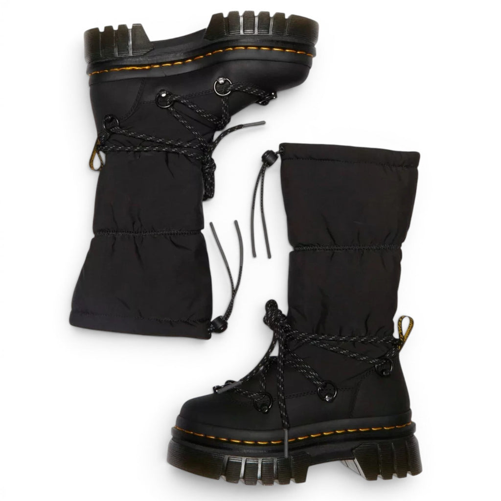 ShoeShop Dr. Martens Audrick Hi Puffer black boots with fleece lining, chunky platform sole, and lace-up closure.