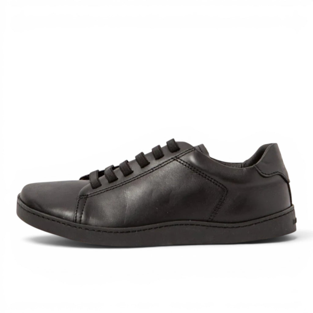ShoeShop El Naturalista 5910 black leather low-top sneaker with matching black laces and rubber sole