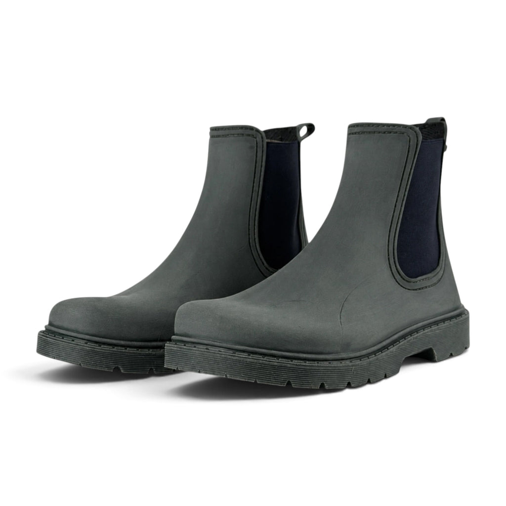 ShoeShop El Naturalista NA35 charcoal grey rubber chelsea boots with elastic side panels and a chunky lug sole