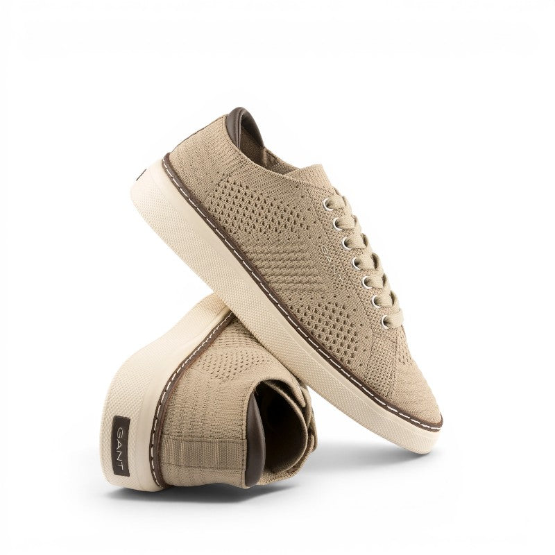 ShoeShop GANT beige knit sneakers with a low-top silhouette, white rubber sole, and brown leather heel detail.