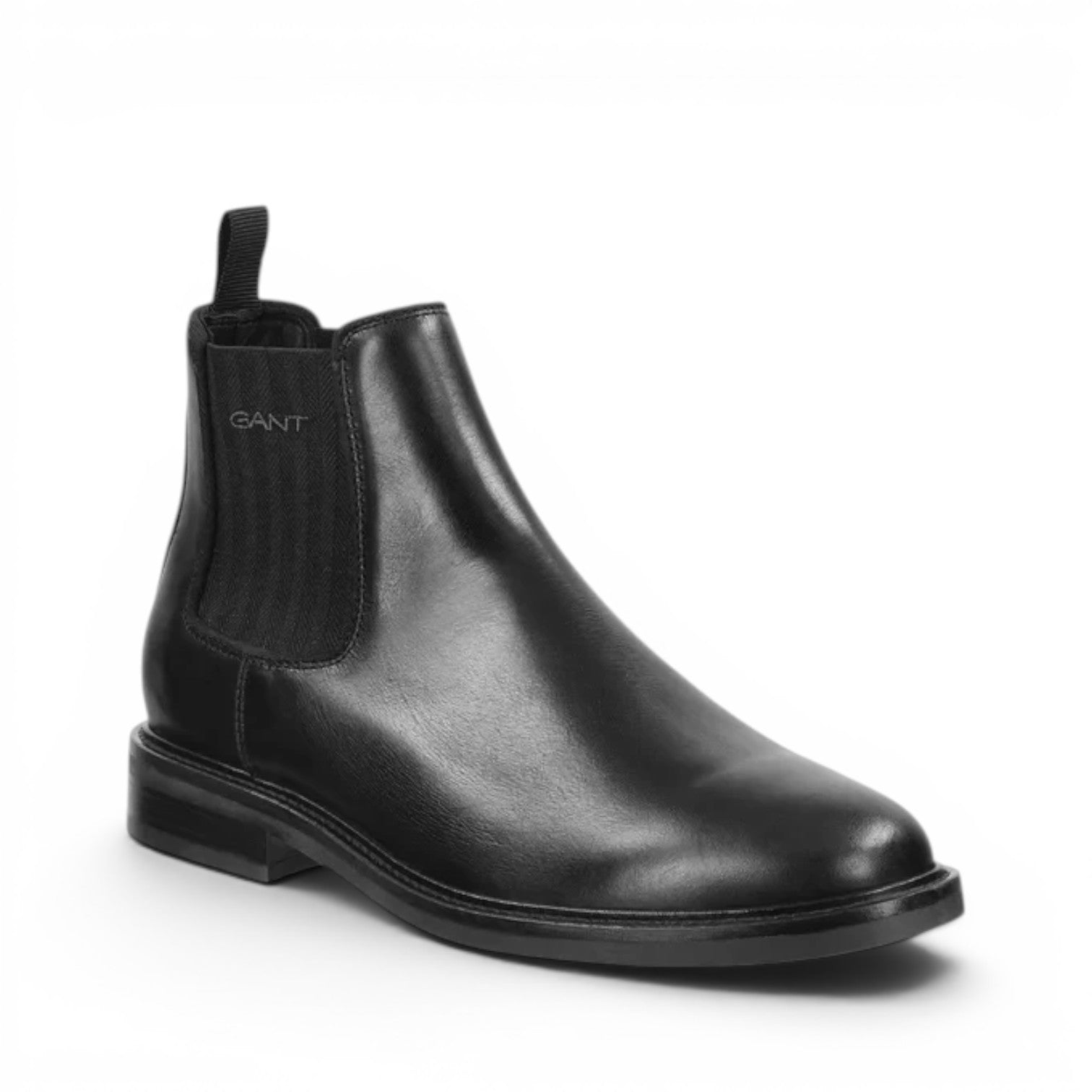 ShoeShop GANT black leather Chelsea boots with elastic side panels and a durable rubber sole.