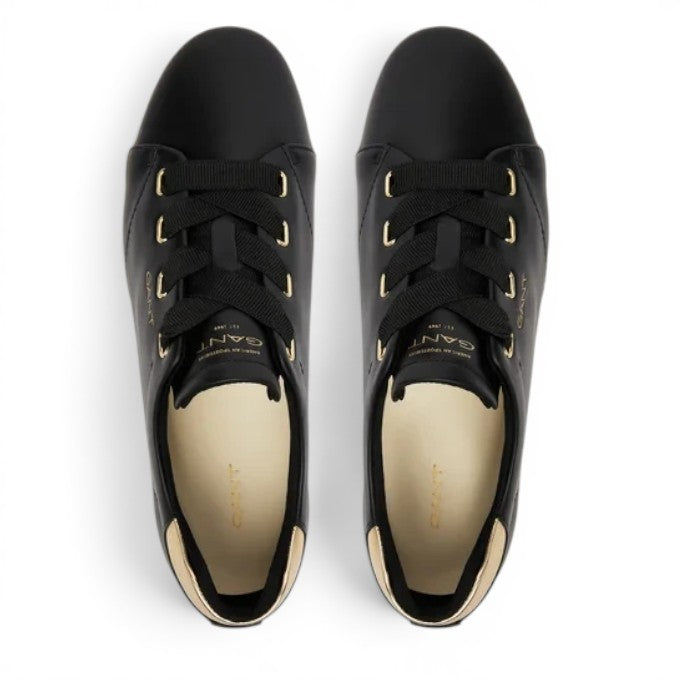 ShoeShop GANT black leather sneakers with wide ribbon laces and gold-tone eyelets, top-down view