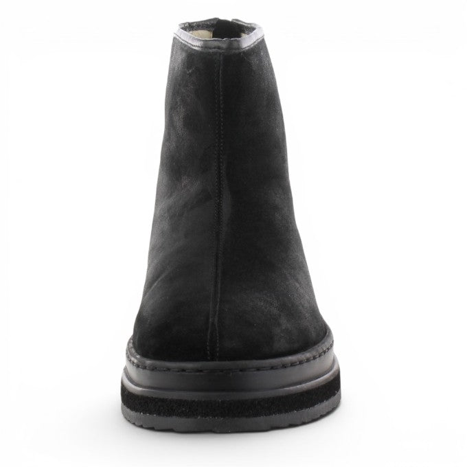 ShoeShop GANT Blistown 2A black suede ankle boots with wool lining and thick rubber sole, front view