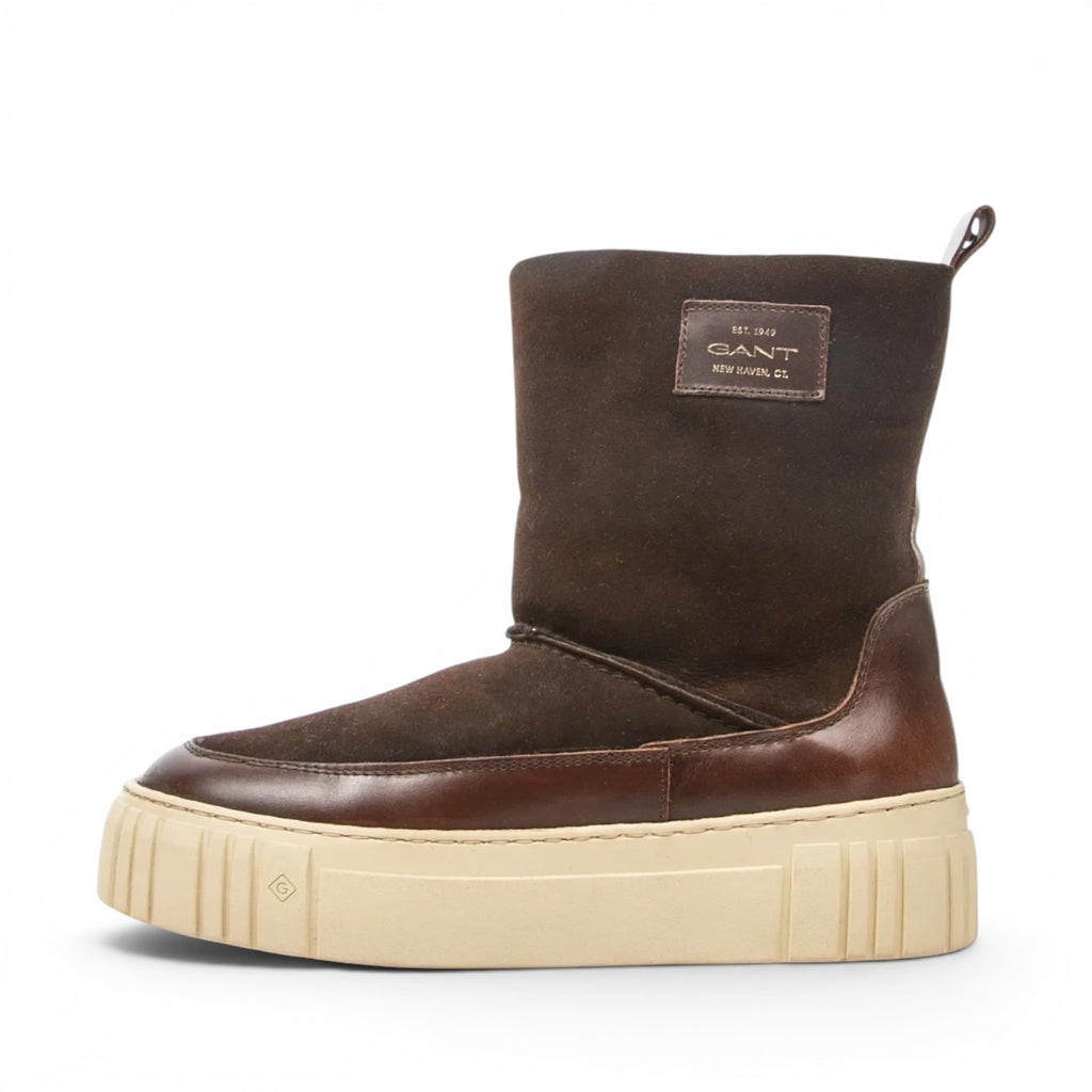 ShoeShop GANT dark brown suede and leather winter boots with a thick cream platform sole and side logo patch