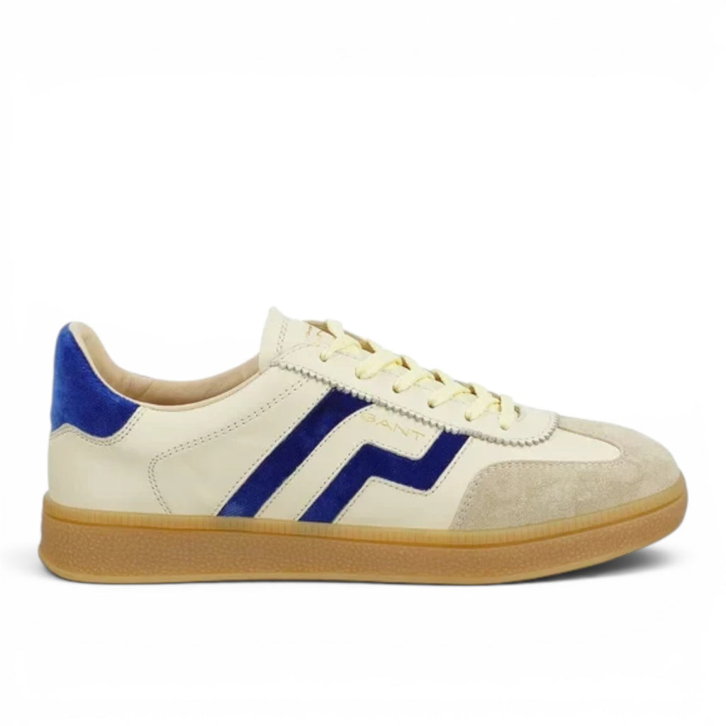 ShoeShop GANT sneakers in cream leather and suede with blue side stripes and a classic gum rubber sole