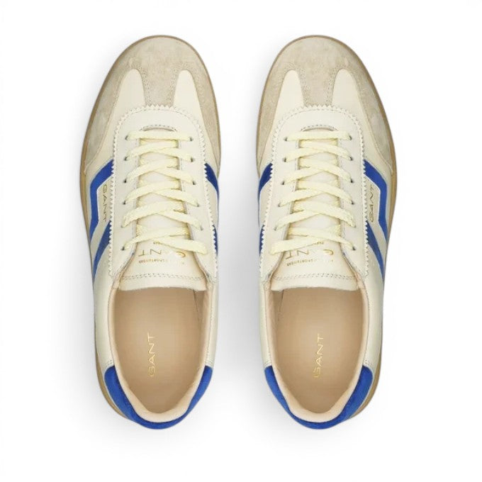 ShoeShop GANT 32531200 sneakers in off-white leather and suede with blue side stripes and gum rubber soles